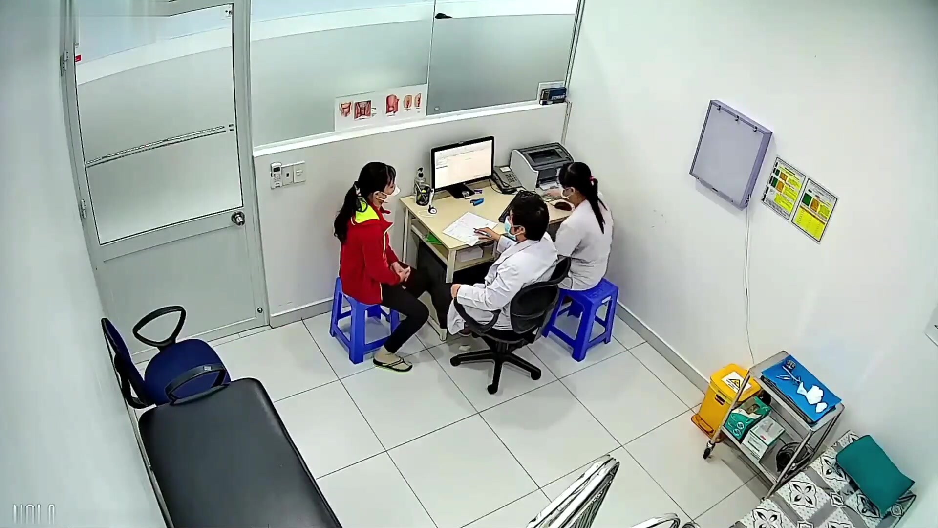 《婦科門診監控破解》男醫生給多位美女病患檢查BB和菊花