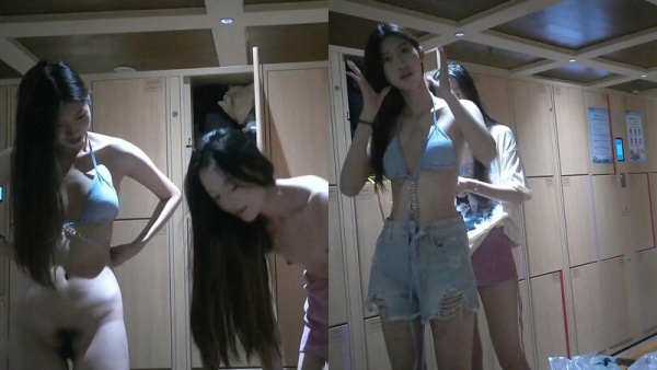女人坑女人，戲水游泳館女士更衣間真實偷拍，高顏女神級姐妹倆換衣，很養眼