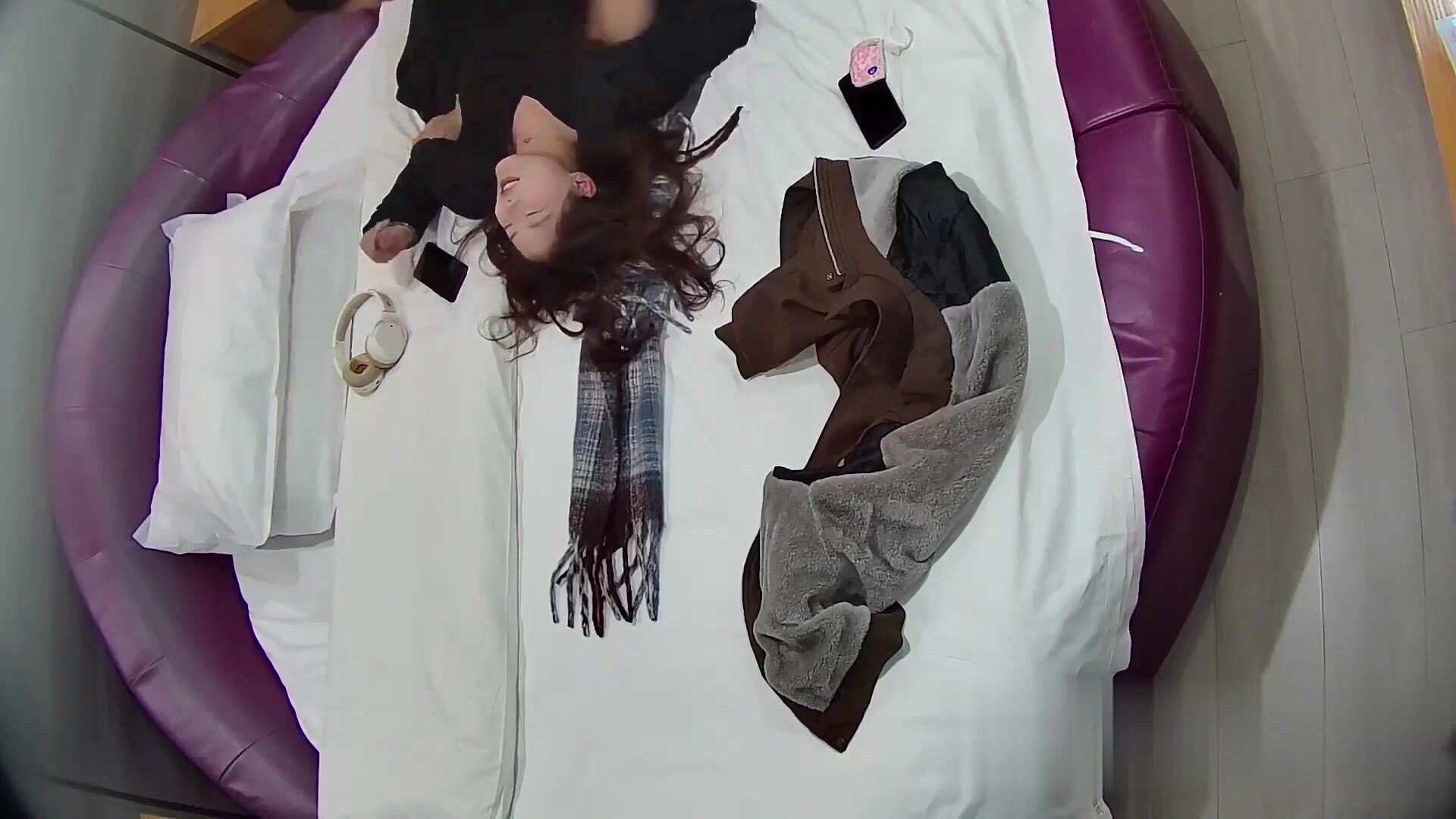 流出酒店偷拍 年輕情侶氣質甜美女友精緻的小嘴愛吃男友JJ被操兩場次