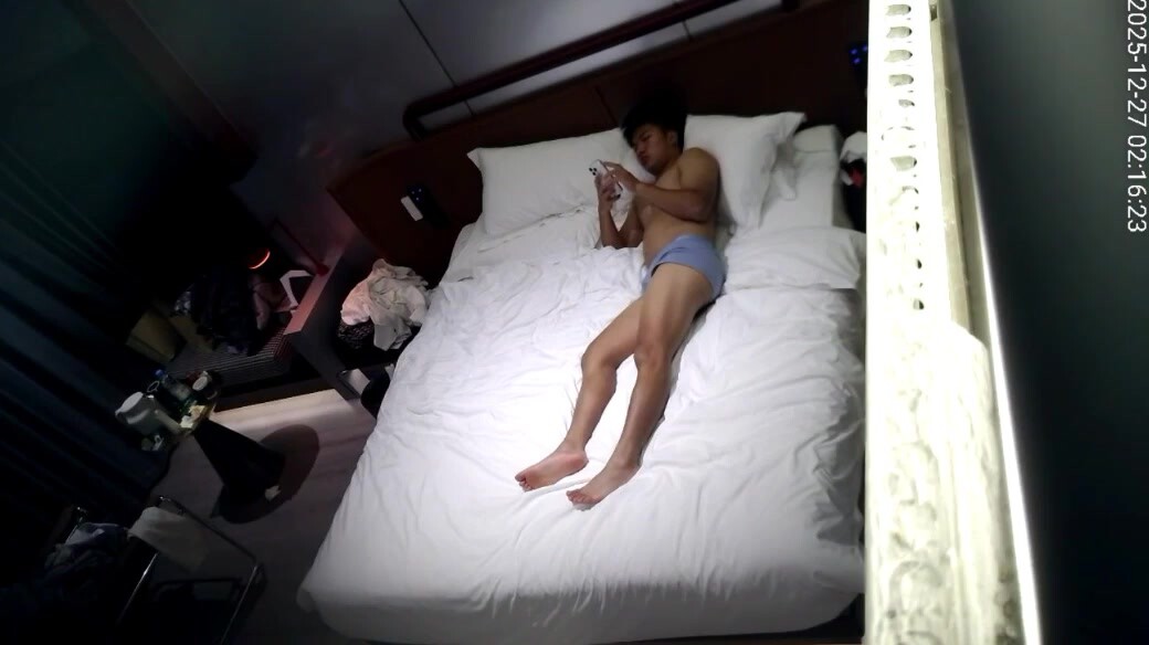 新流出天眼酒店偷拍 顏值美女被喜歡舔逼的渣男拿下 (2)