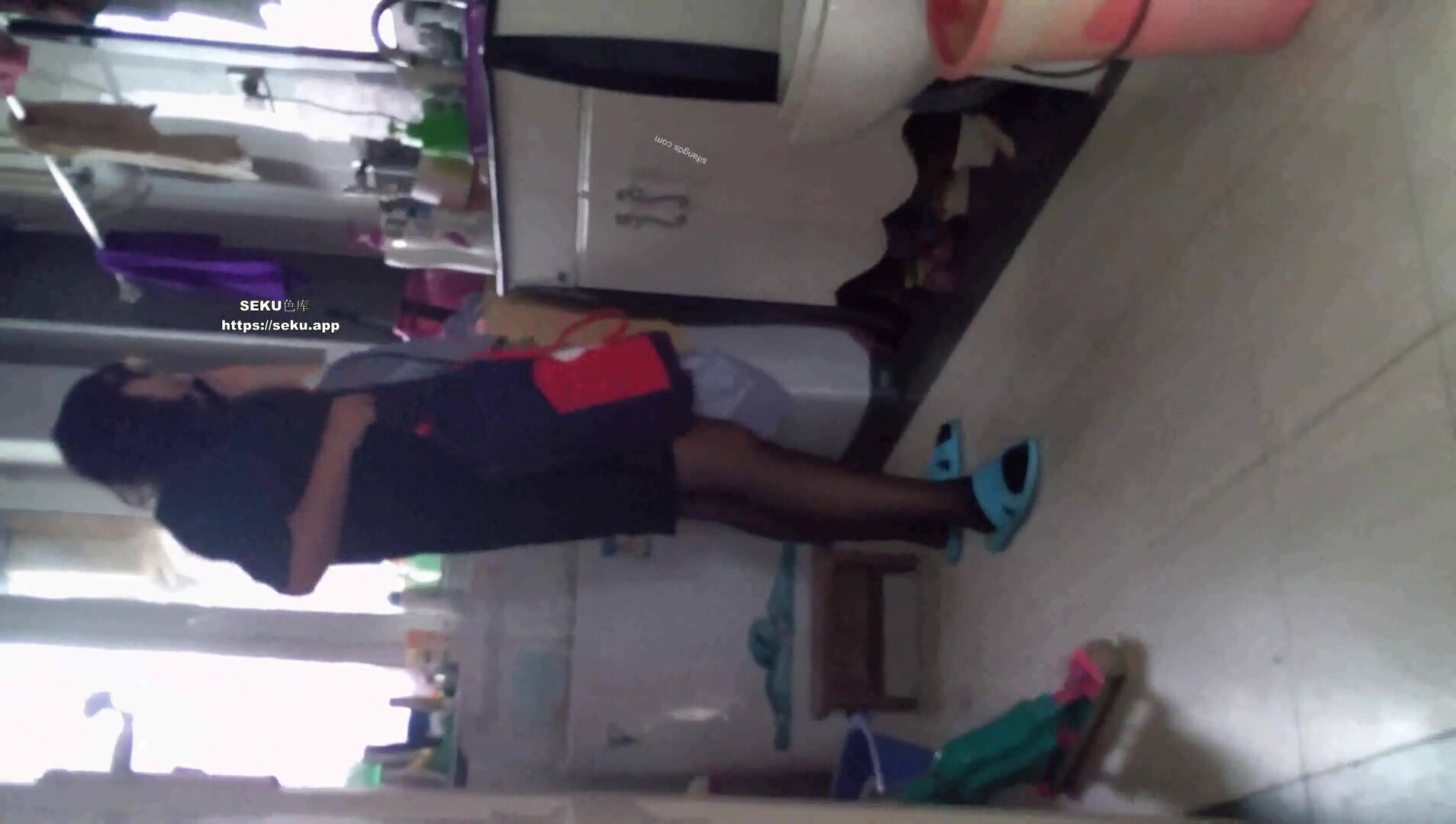 眼鏡少婦懷孕 男人日常拍攝記錄生活感十足 妻子各種居傢俬生活(裸睡換衣服絲襪等) (1)