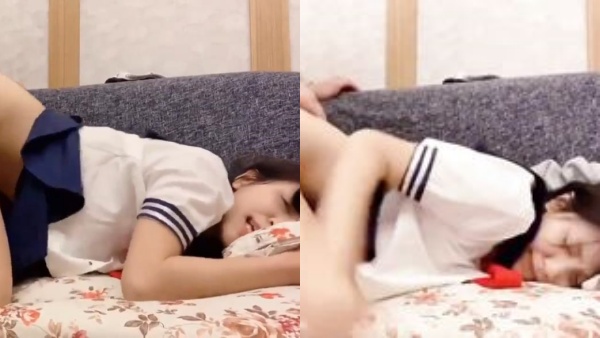 臺灣SWAG『imkowan』小惡魔學生妹 故意露出內褲誘惑我 中出抽插濃精流出