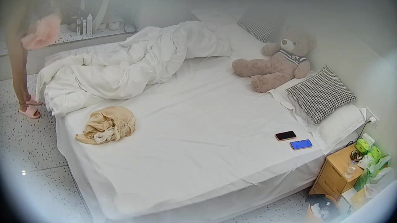 大學城酒店偷拍 這個妓女小姐姐天天接客 跟社畜牛馬也差不多了 這身材模樣確實也不錯 回頭客挺多的 (2)
