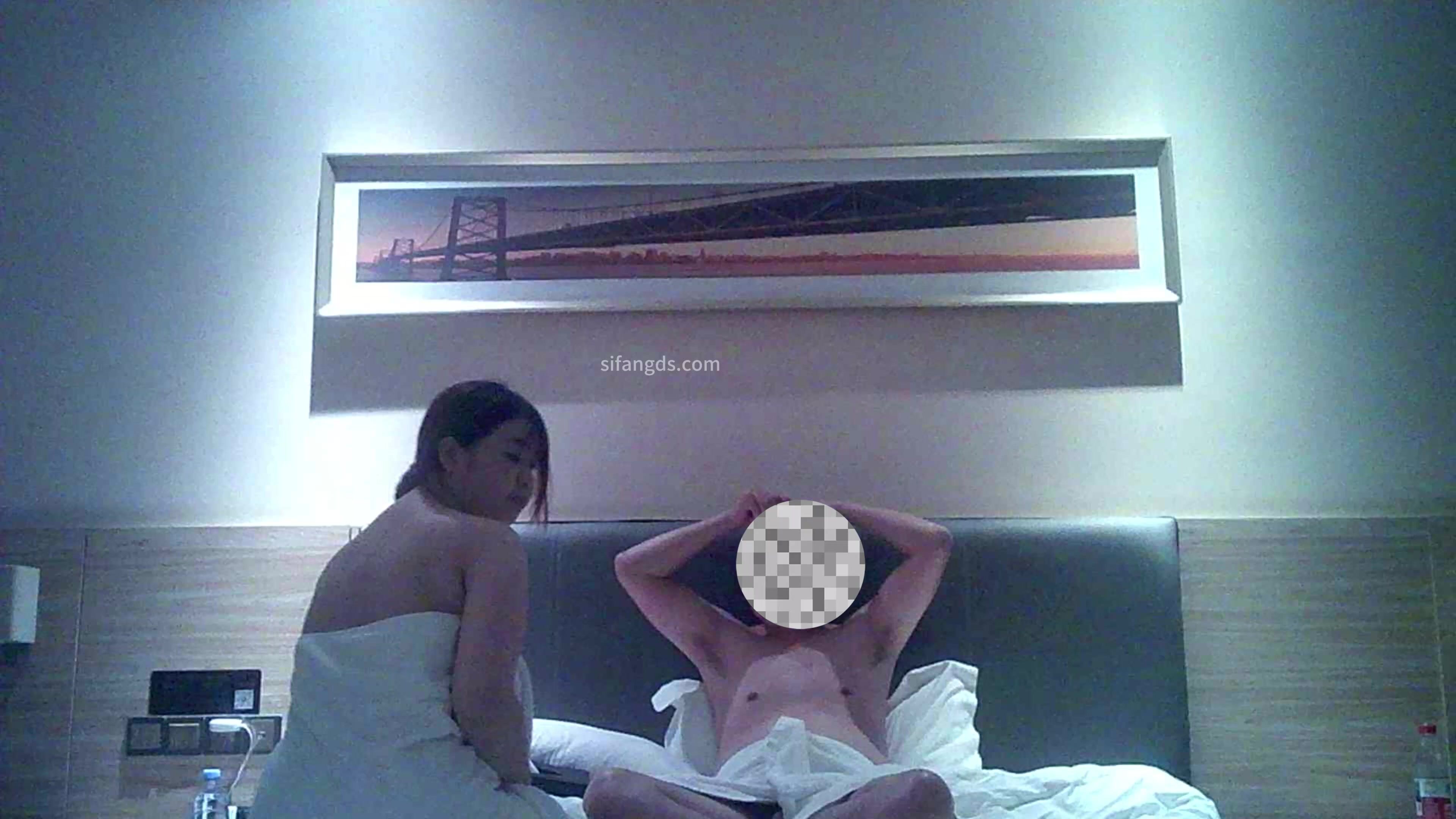 【私房大神約炮原創】大奶小妹妹，露臉偷拍，還有一個第一視角的學生妹做愛影片，真實刺激！(1)