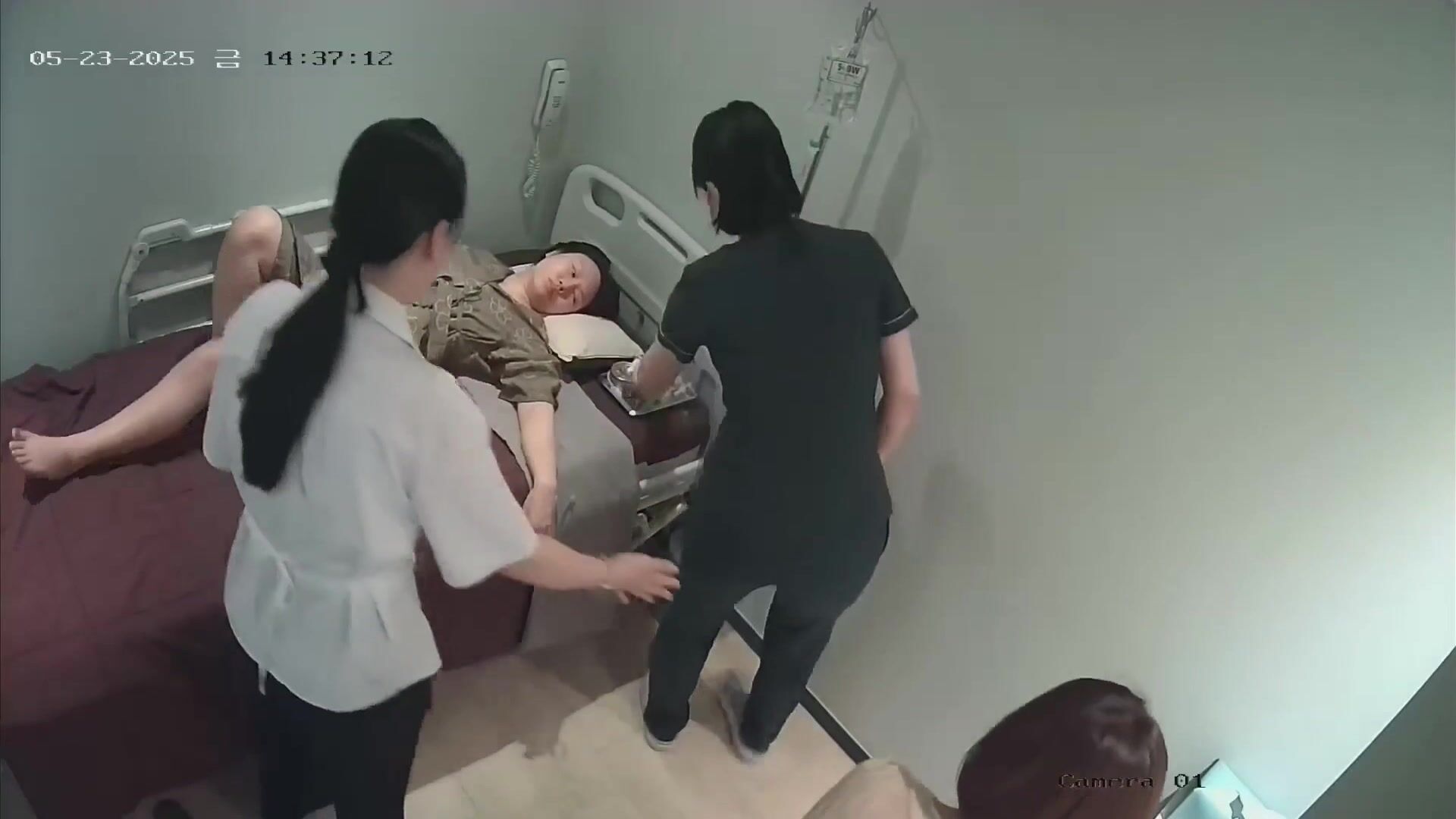 韓國整形手術恢復室監控流出，妹子顏值還是不錯，符文法師也有，十分有趣！