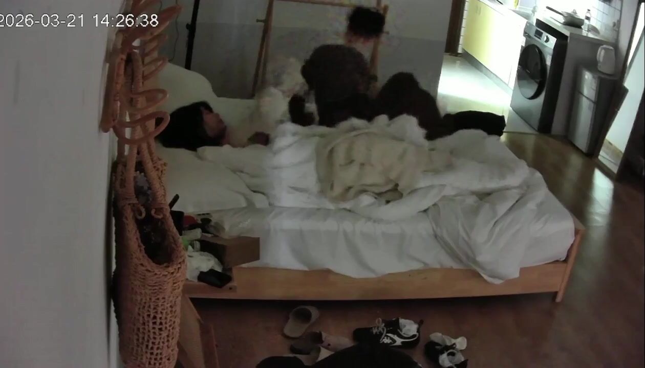 流出酒店偷拍❤️清純反差婊被男友雞巴插入大聲浪叫判若兩人