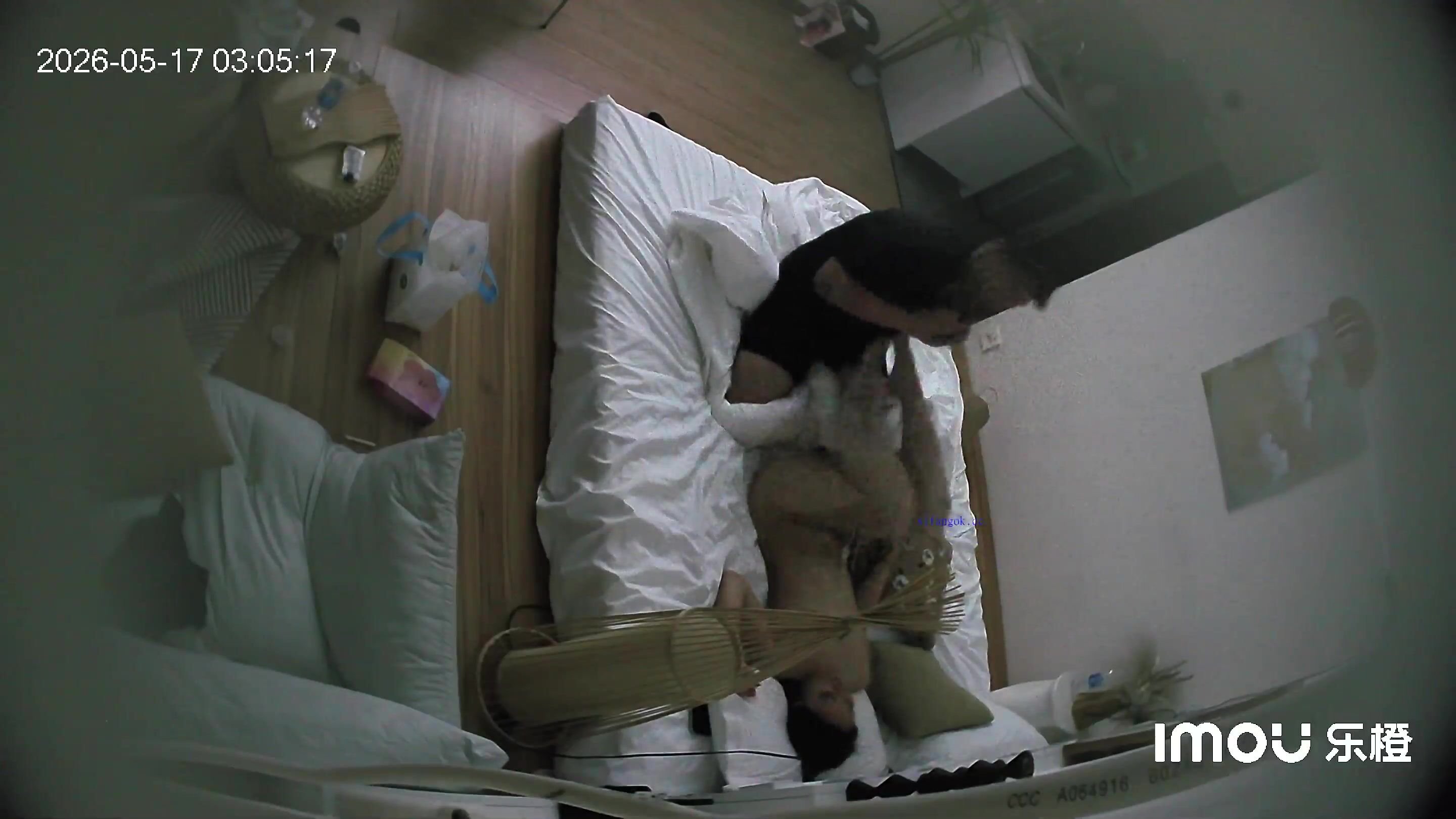 酒店愉拍極有韻味女孩換上戰袍挨三頓操還被錄影片 (3)