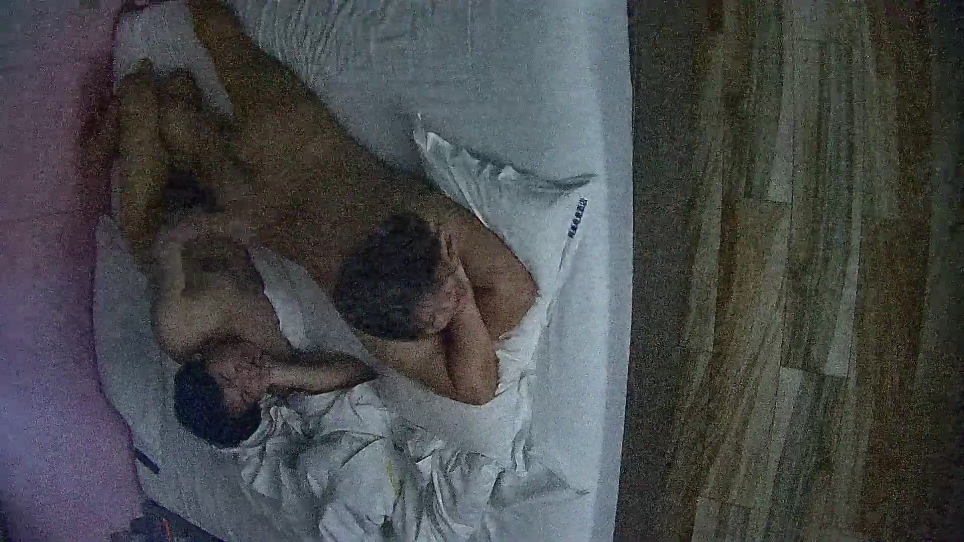 公寓酒店偷拍 這少婦的大奶子漂亮的哇 羨慕男人能有這種少婦可以上 操完懟臉射精 口爆還是顏射
