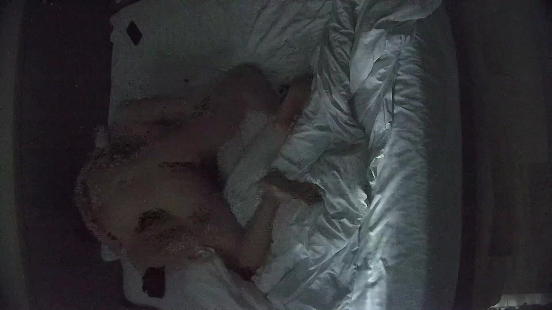 情趣酒店偷拍 中年男人也是個舔狗 全場女人只是享受 侍候的活全是男人在做 連搞兩炮 一定要賺夠本 (1)