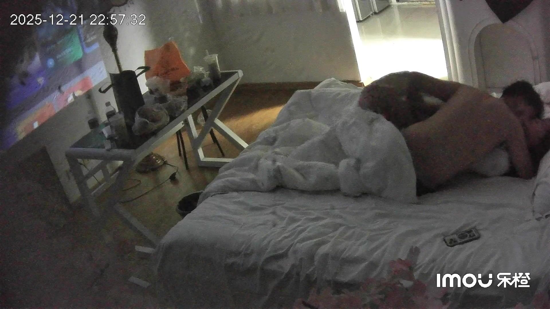 樂橙酒店稀有房偷拍❤️大學生情侶日系學院風女大被男友激情狠操