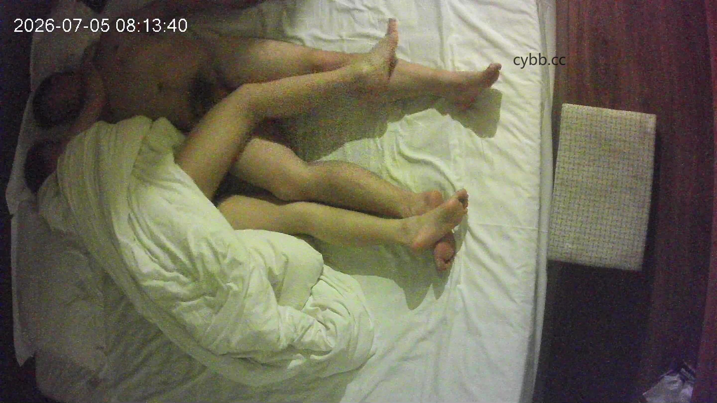 春宵閣偷拍 中年夫妻 激情正旺 男人時刻都想著插進去操一下 女人沒事兒又挑逗兩下 戰火根本停不下來 (1)