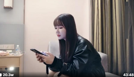 糖心探花極品顏值，罕見美乳，近景掰穴口