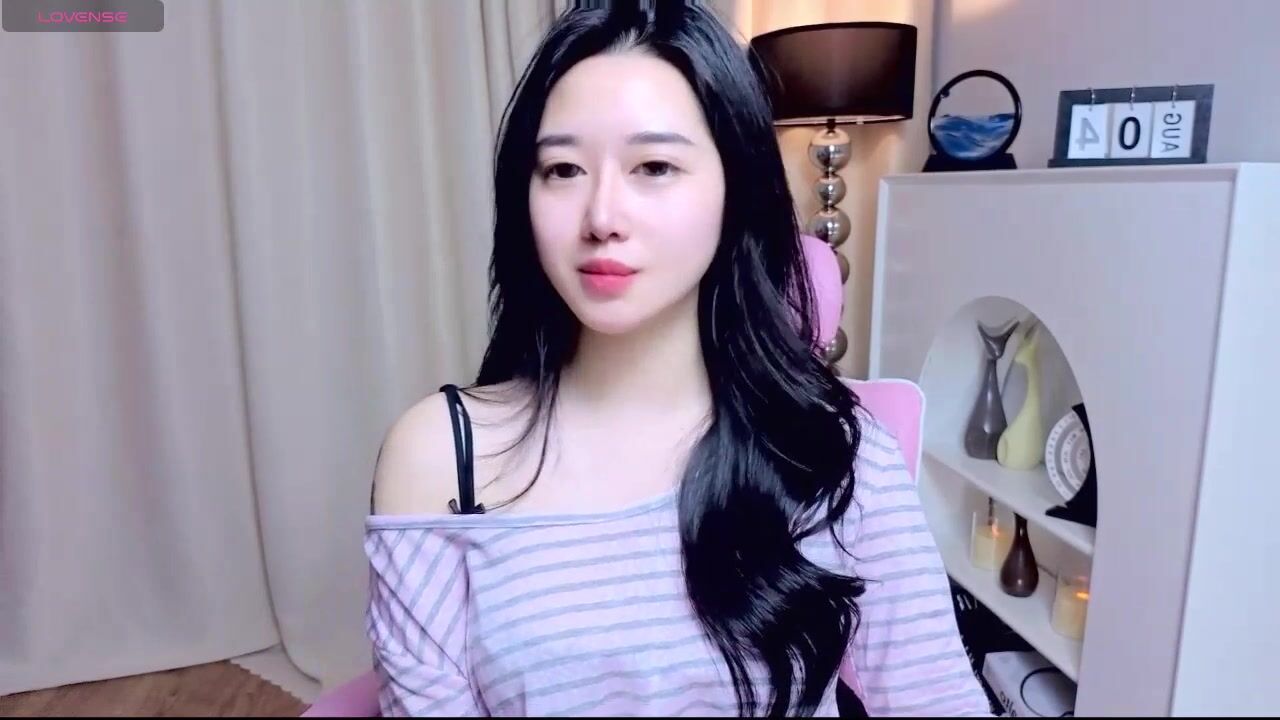 女神之光美呆了【miuu】白嫩發光，乾淨鮑魚~絕美蜜桃~道具自慰 (2)