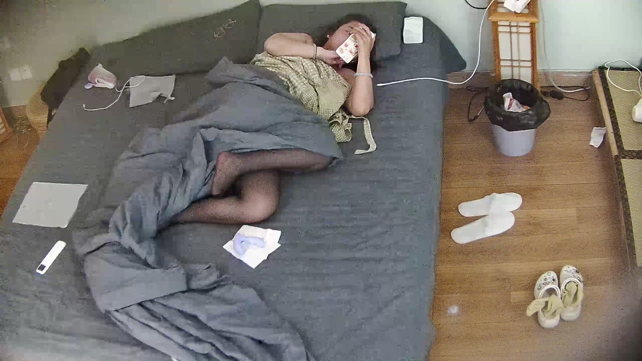 【公寓酒店偷拍】文藝氣質的御姐 跟男人開房幾天被操 奶大毛多極品炮架 還會自己穿絲襪等挨操 原版無水印 (2)