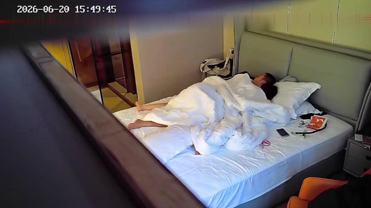 流出酒店偷拍 明星顏值白富美后續小夥操完逼還把穴舔乾淨