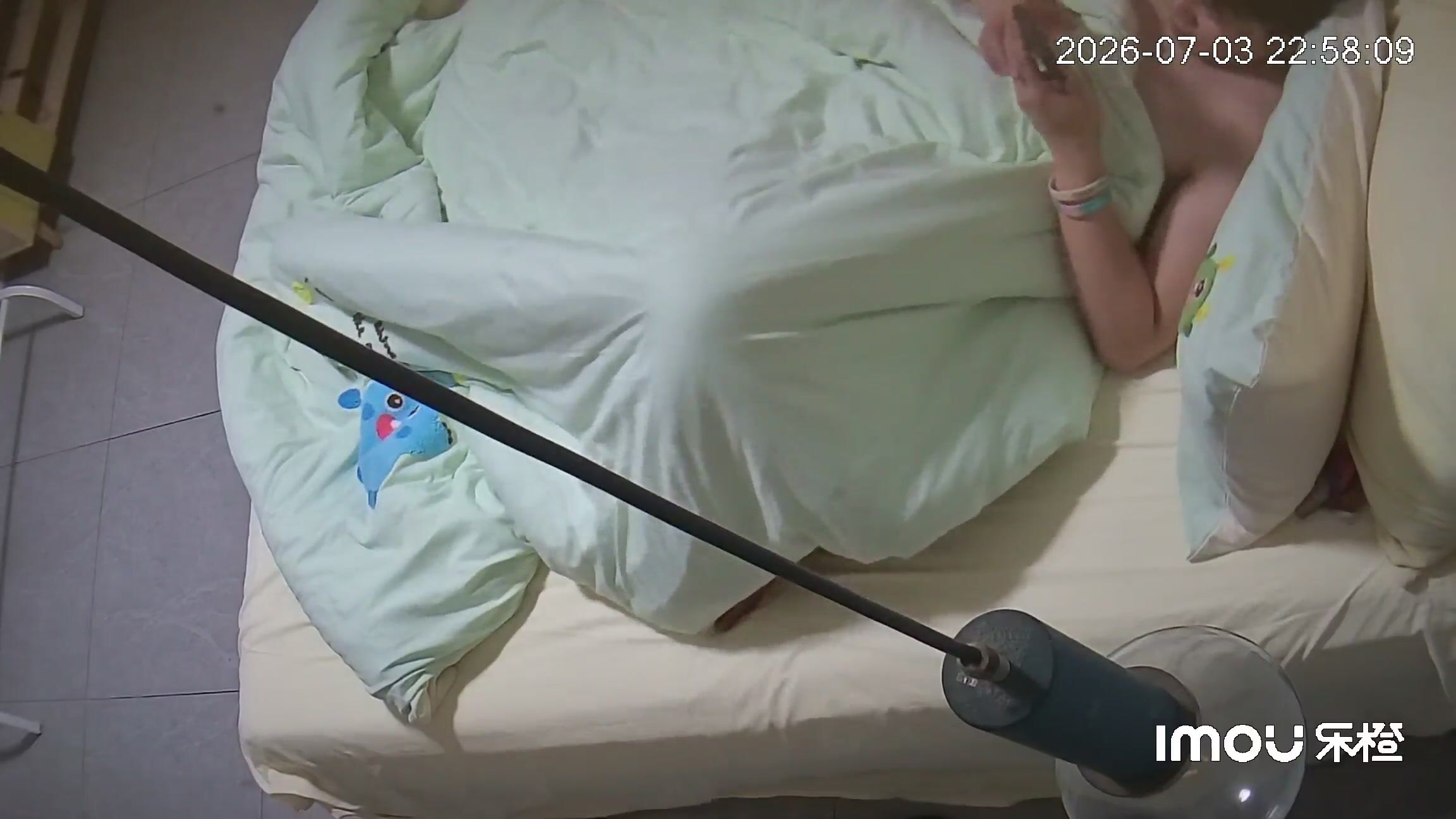 流出樂橙酒店近視角偷 拍嫩小學妹與飢渴難耐男友乾材烈火肉體相嘿咻嘿咻