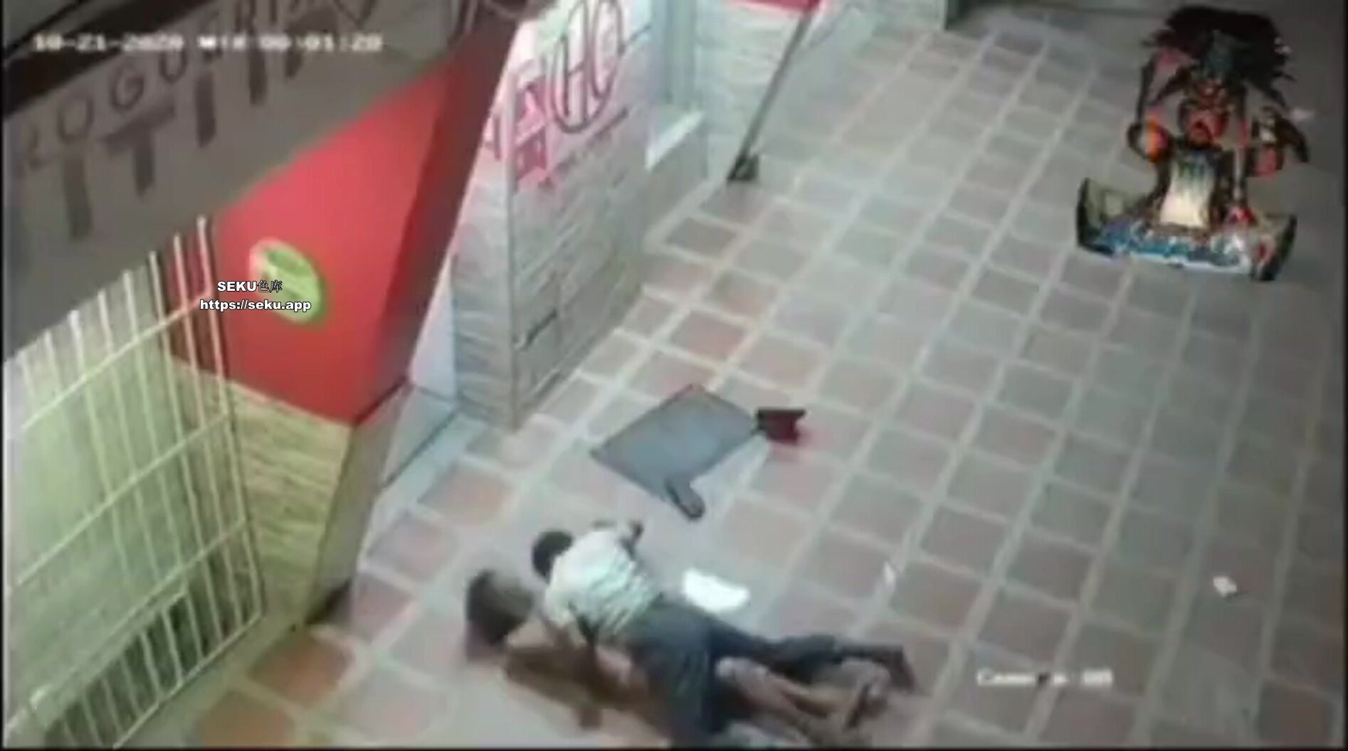 【門事件】 真實印度輪幹影象深夜街道上女人被無情強幹，女人激烈反抗失敗，被無情猛艹！
