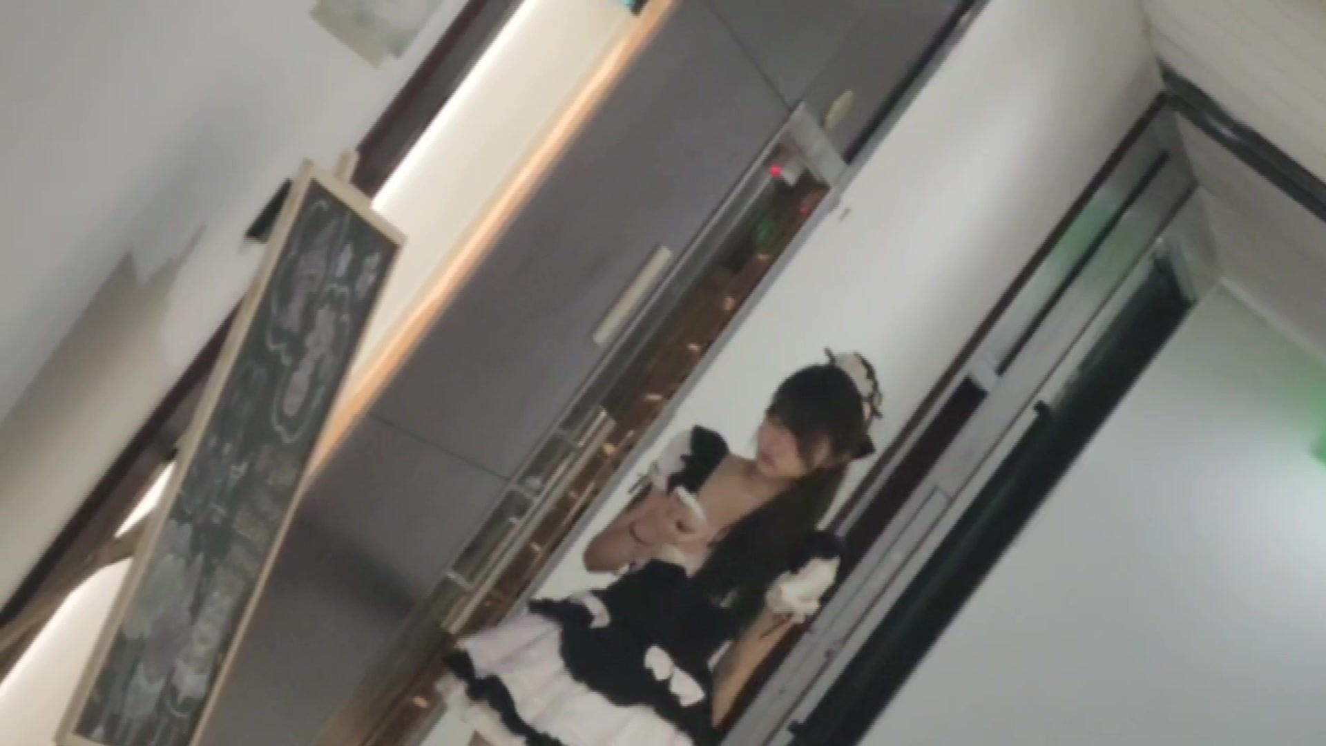 Cosplay系列之尾隨女廁偷拍極品高顏值大長腿白絲女僕裝小姐姐高畫質無水水印原檔