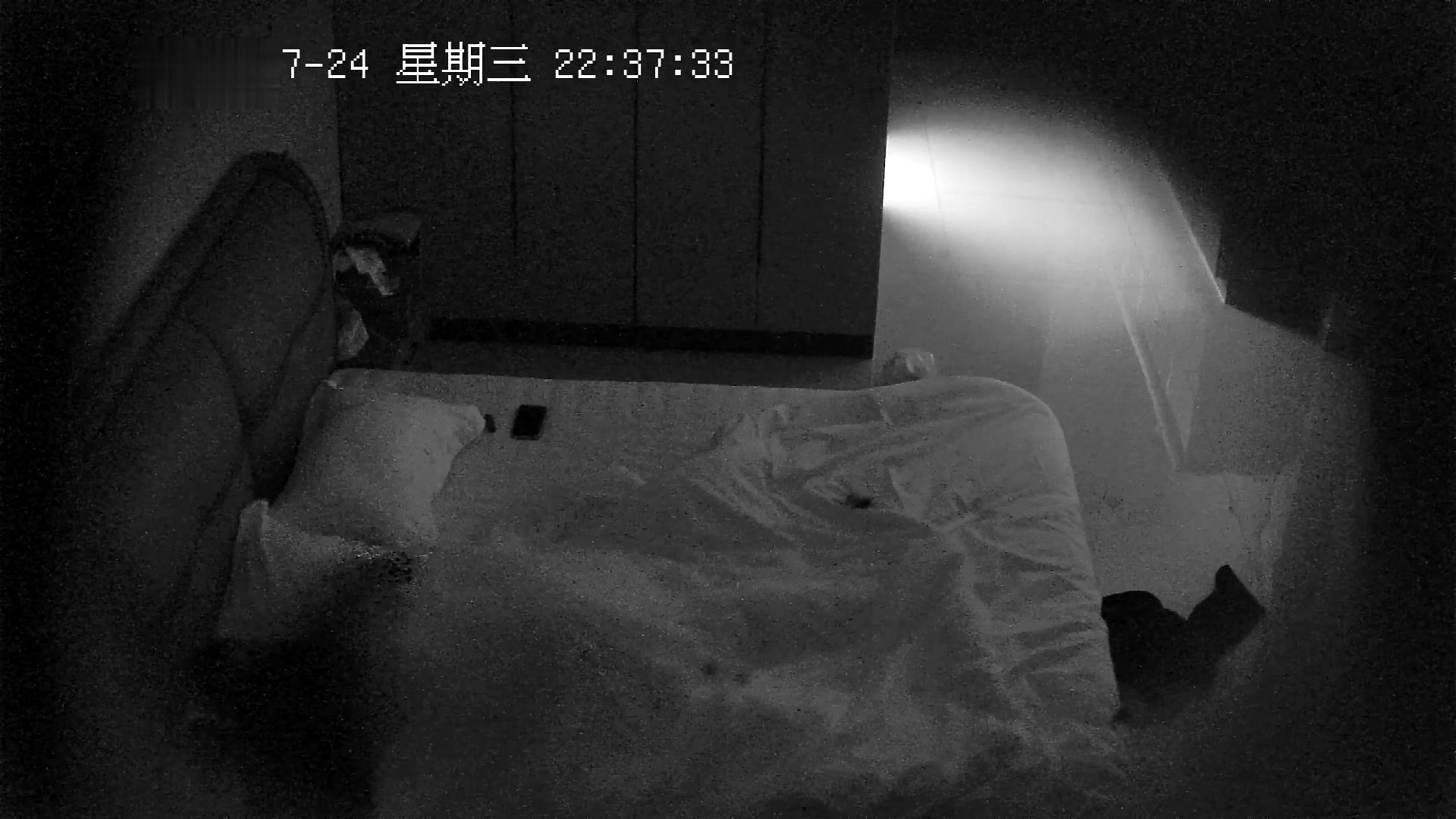 流出酒店偷拍❤️愛自拍的紋身小哥各種姿勢自拍動作片特寫