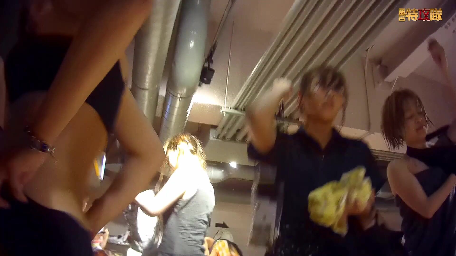 【日式洗澡】游泳館女客更衣淋浴間真實角度從下向上完美欣賞小姐姐敏感部位
