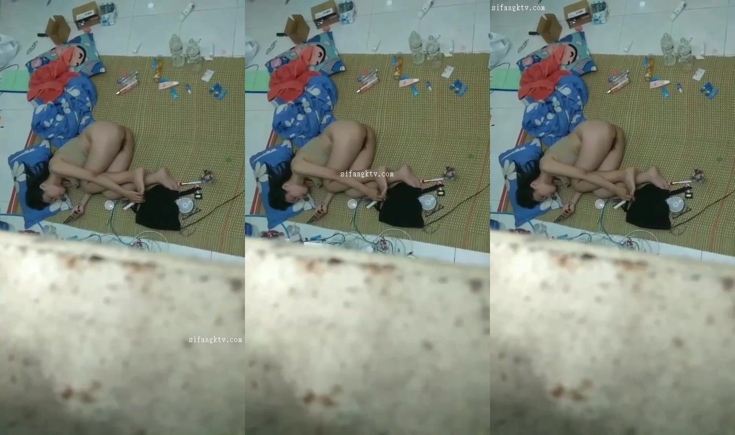 爬牆偷窺出租屋的單身美女在房間裡，脫光了躺在那裡幹些啥