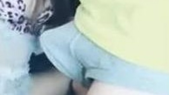 網紅美乳妹子約砲小鮮肉在沙發上無套內射