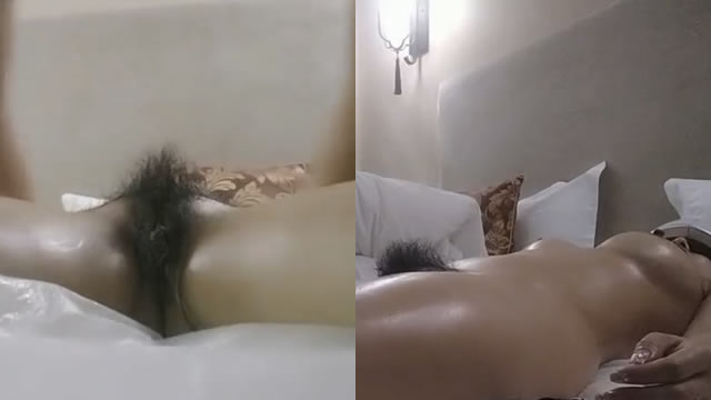 私密保健會所《女子養生SPA》男技師給風騷富姐推油摳逼嗷嗷大叫高潮激情叫床十分淫蕩非常誘人