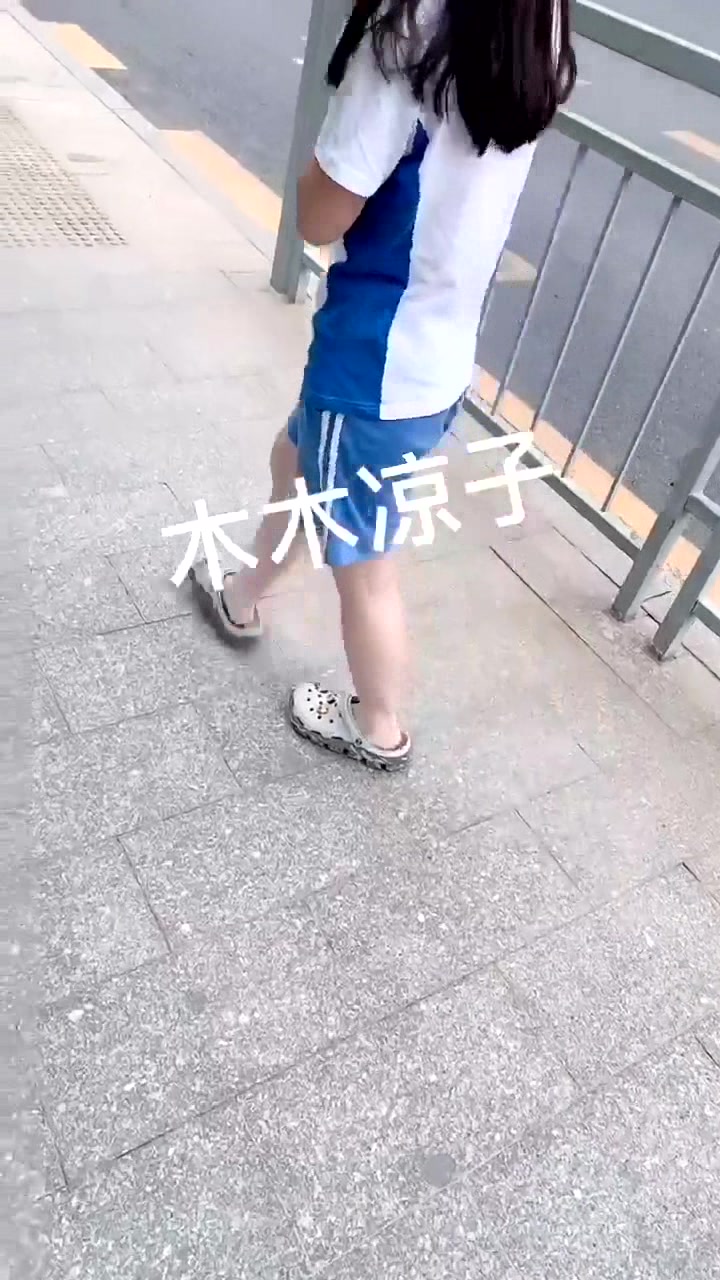 最新網紅美少女『木木涼子』首次私拍流出 戶外露出 公車口活 無套後入 完美露臉 高畫質私拍30P 高畫質720P原版