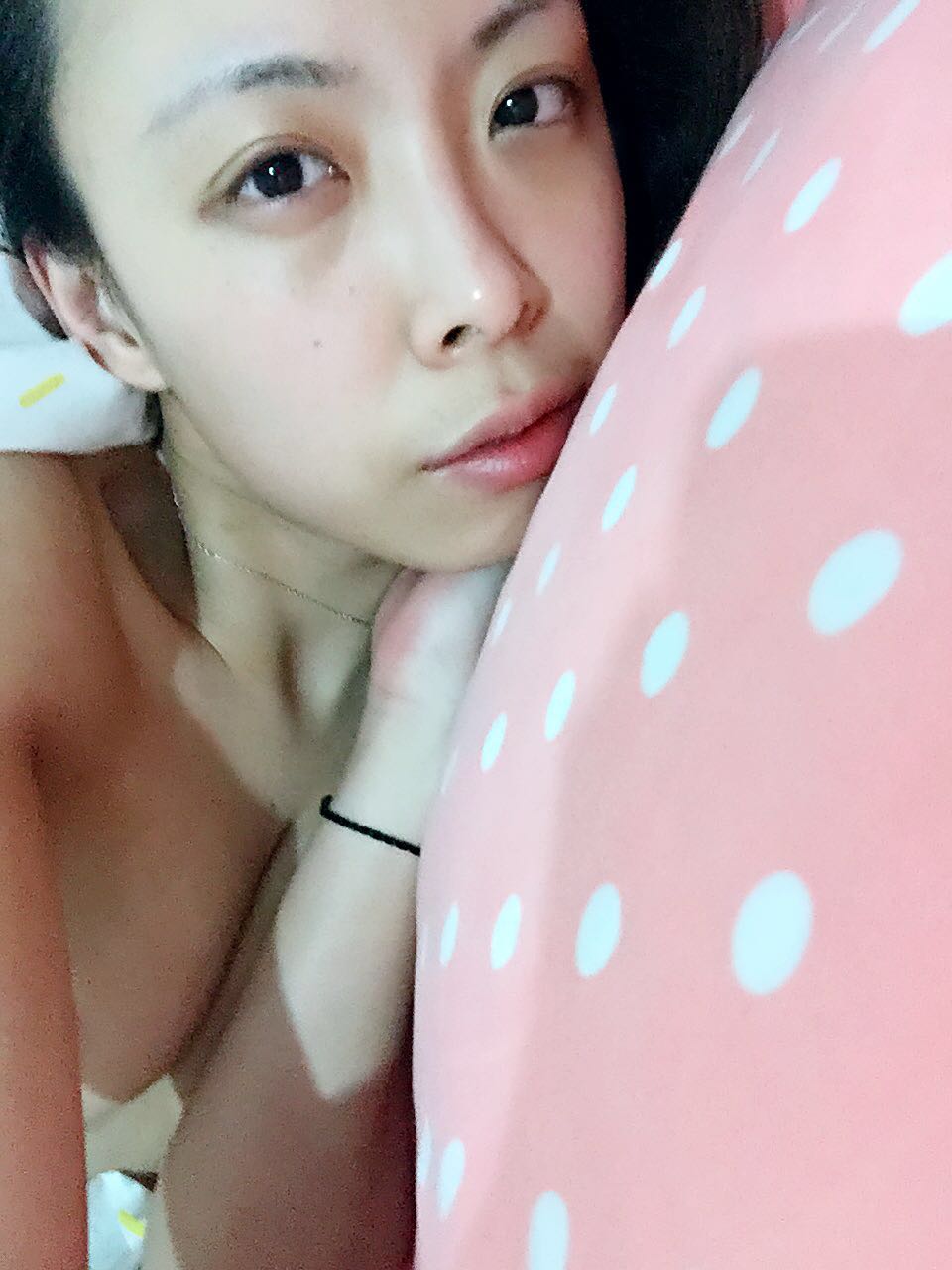 逼逼癢的受不了只能自己不停的扣