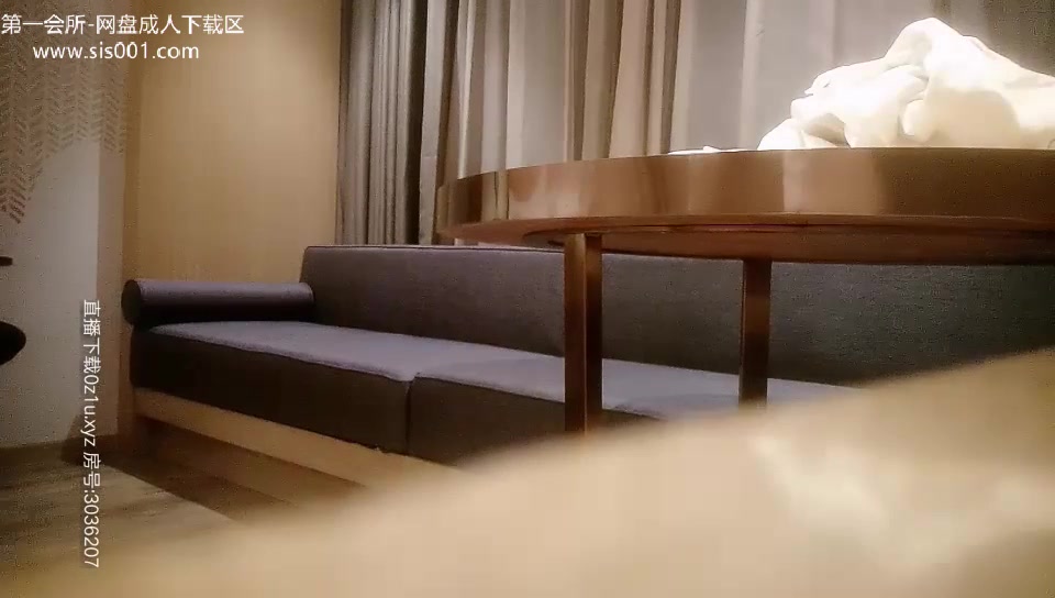 【胖哥探花】酒店約個小少婦，個子高挑大長腿，溫柔體貼口活好，很是誘惑喜歡不要錯過