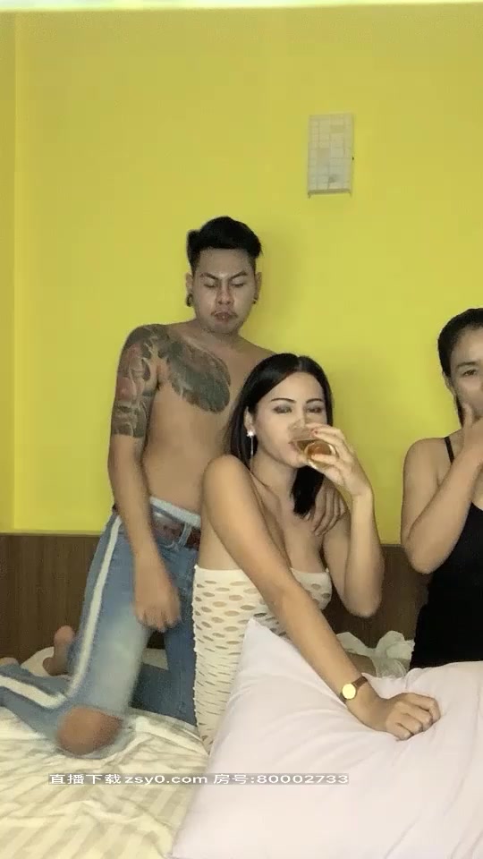 【泰澳混血模特被強姦】高價雙飛魔鬼身材模特，豐乳翹臀大長腿異域風情，高畫質原始碼錄製