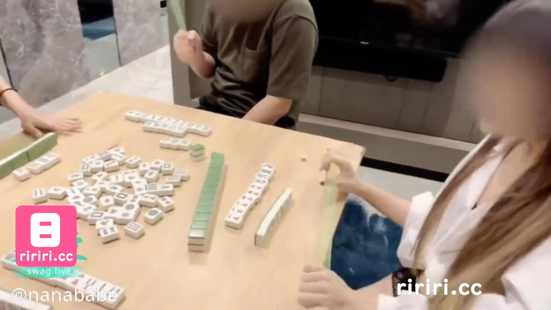 國產劇情AV老司機約三大網紅主播合體玩脫衣麻將脫光後被摸的濕了說好想要3飛互相爭搶被插對白有意思