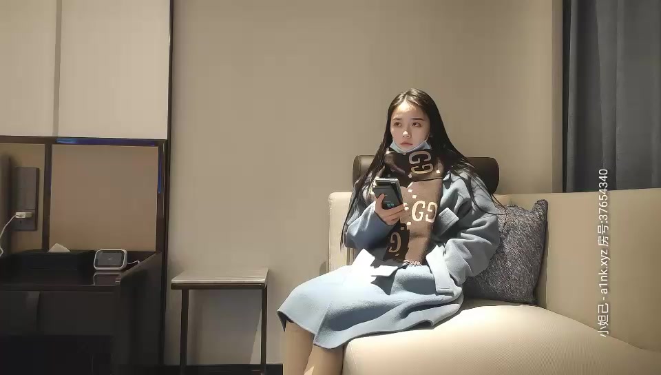 步賓探花約了個高顏值藍色外套妹子啪啪，性感內衣特寫摸逼舔奶抬腿抽插猛操