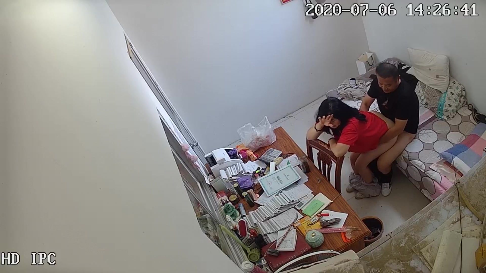 《最牛逼的通姦證據》女老師下午沒課在休息室修改作業與教務主任通姦主動摸玩肉棒後入內射1080P原版