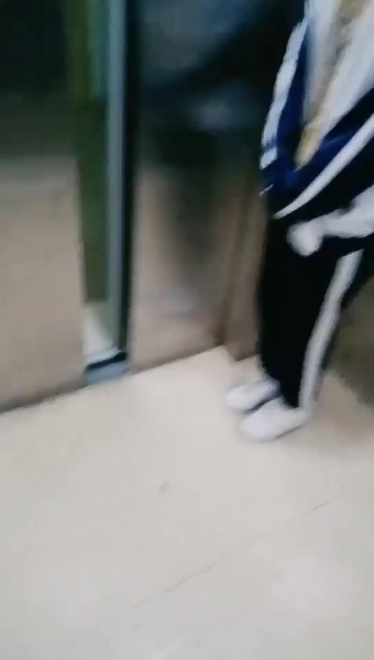 超長破處大神校園接學生妹 金錢揮霍無度為了請同學吃飯賣掉初夜有露臉，長像清甜美人胚子穿校服都有範