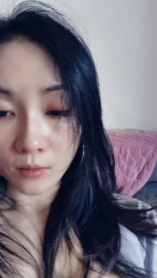 輕熟女小姐姐迴歸，玩跳蛋，自慰，特寫逼逼，洗澡秀