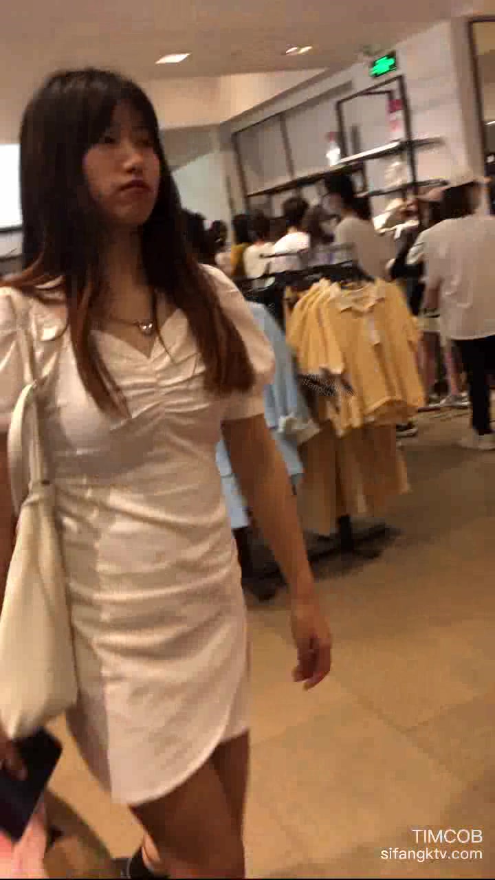 白裙淡紫內