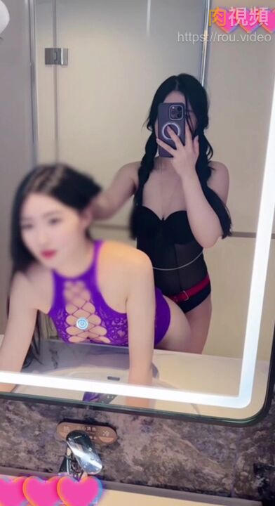 兩個騷女用假屌互操 過膝襪