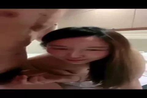 台灣本土自拍 WS谷突瘋傳 已婚男出軌偷食女兒同學 自拍性愛片流出關係大曝光 超大單6段片暴傳 Part1